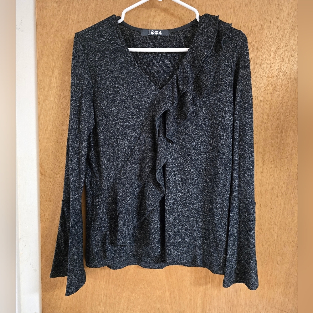 1804 sweater, soft, grey with classic ruffle